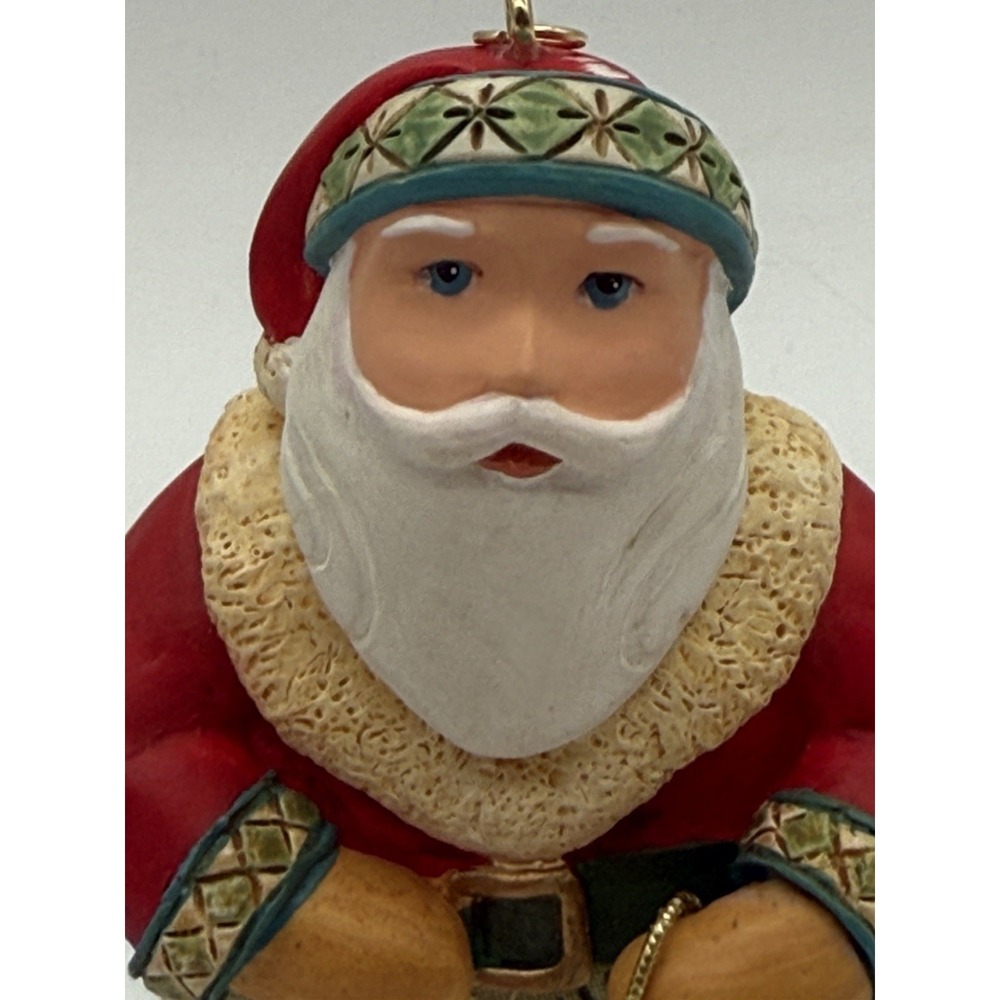 Hallmark 2004 Santa's Around the World - USA Keepsake 4.5 Inches Tall - Picture 3 of 6
